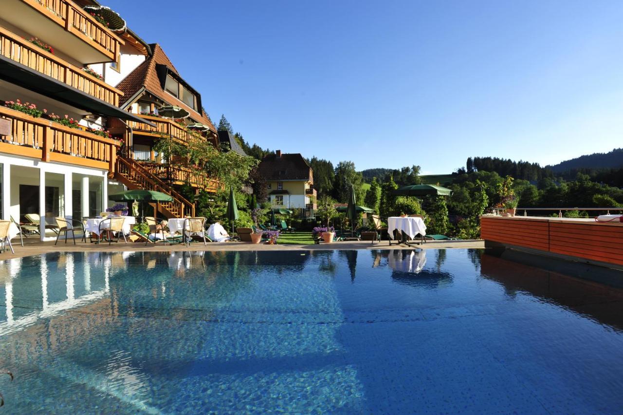 Erfurths Bergfried Ferien & Wellnesshotel Hinterzarten Exterior photo